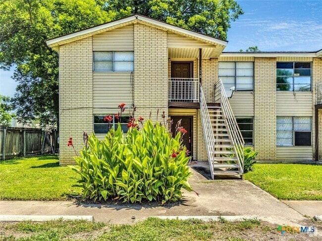 Building Photo - 744 Old Martindale Rd Rental