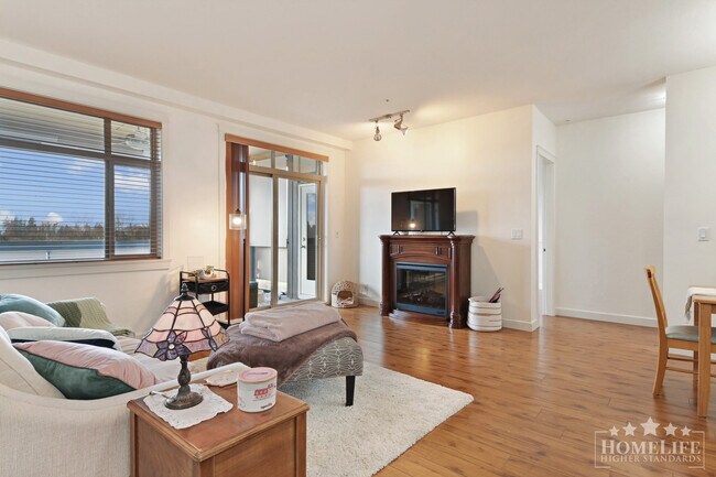 Spacious 2-Bedroom +Large Den Condo( could be 3rd bedroom) with 2 Primary Suites in Yorkson Creek
