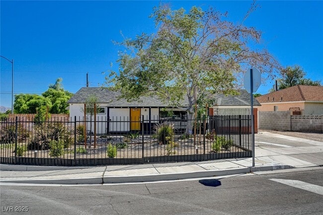 Building Photo - 1201 Douglas Dr