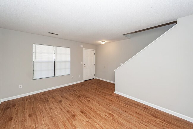 Photo - 296 Fleming Rd