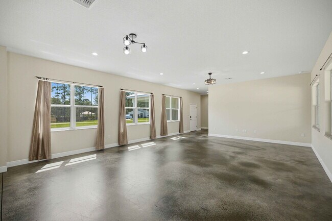 Photo - Country Living with Modern Convenience!