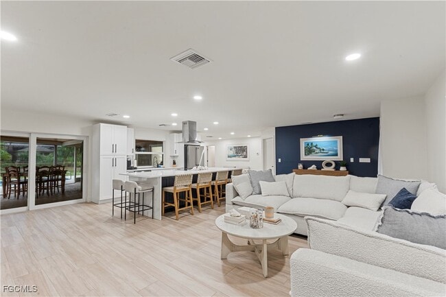 Photo - 2412 La Salle Ave