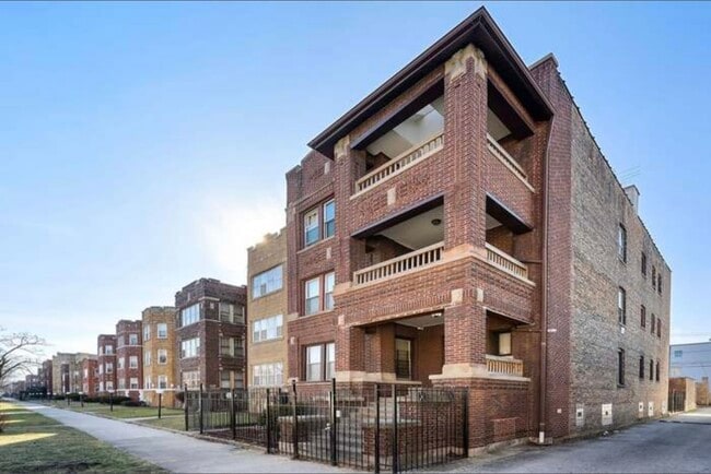 Photo - 7914 S Champlain Ave Unit B