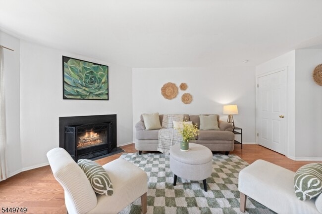 53 Dewitt Ln