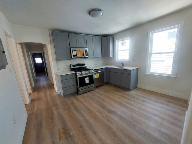 Building Photo - 11 Groveland St Unit 3 Rental