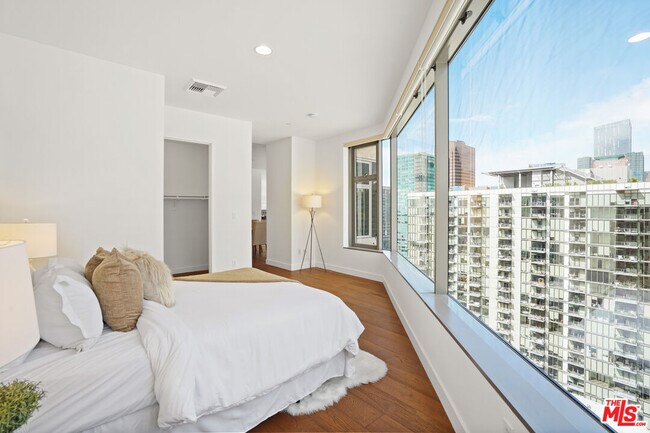 Photo - 801 S Grand Ave Unidad 1705