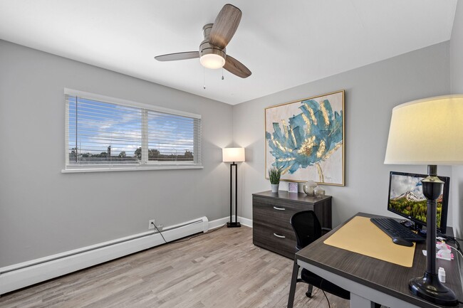 Photo - Crestone Apartments