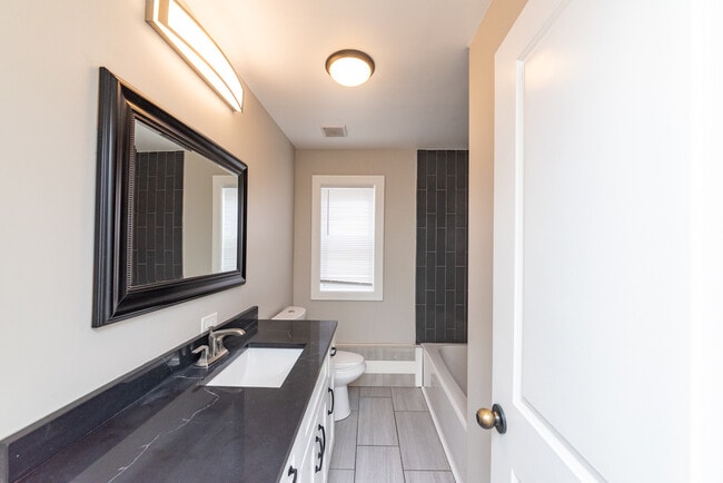 Photo - 3058 N Kostner Ave Unit 1E