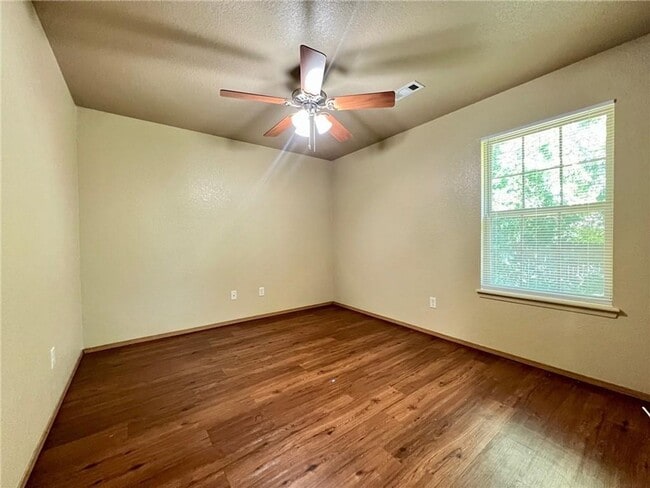 Photo - 867-867 Meadowlands Dr Unit 865 Meadowlands