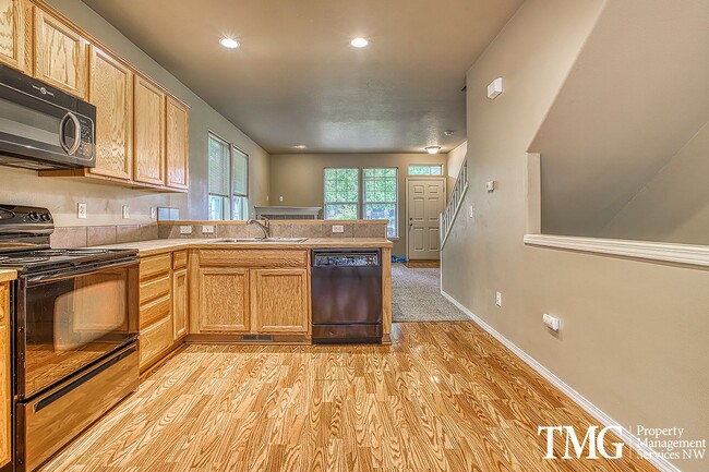 Building Photo - Wonderful Two Bedroom, 2.5 Bathroom Townho... Rental