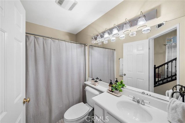 Photo - 24 Golden Rain