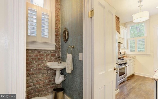 Photo - 1932 35th St NW