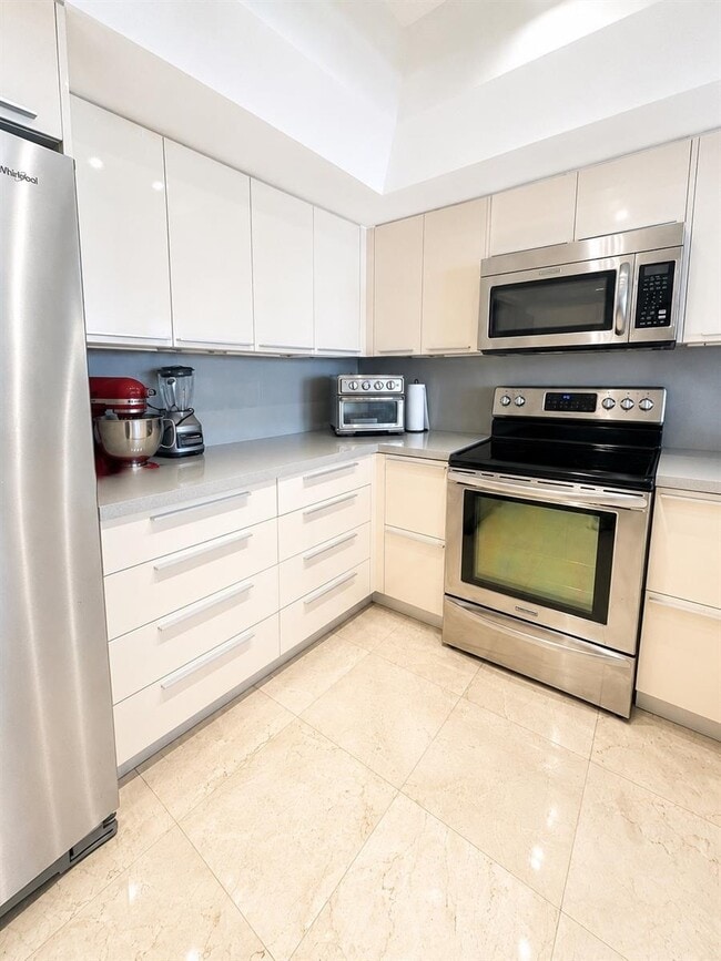 Photo - 520 Brickell Key Dr Unidad A1710