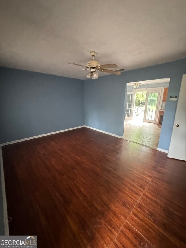 Photo - 4300 Essex Rd