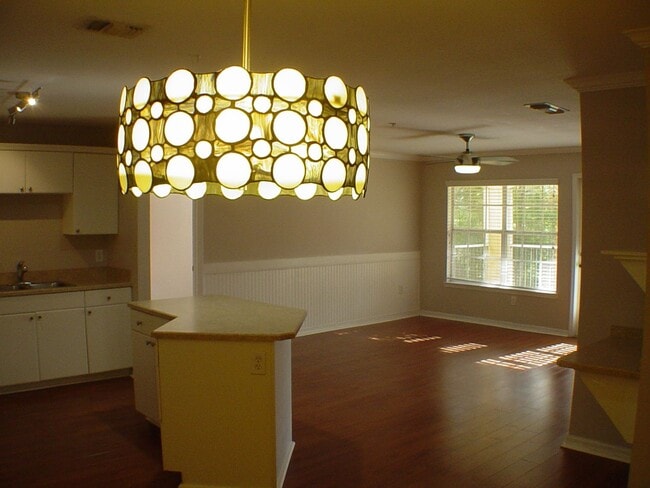 Building Photo - A small, gated community close to UNF, St.... Rental