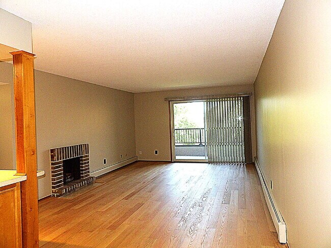 Beautiful 2 Bed | 2 Bath Condo in Roseville