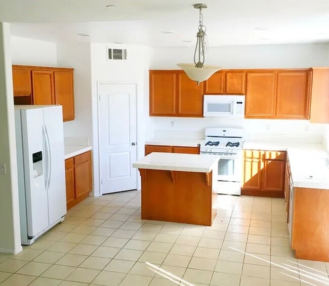 Kitchen - 4960 Tyler St