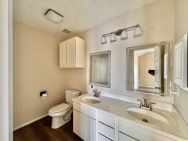 Building Photo - 3947 Calgary Cir