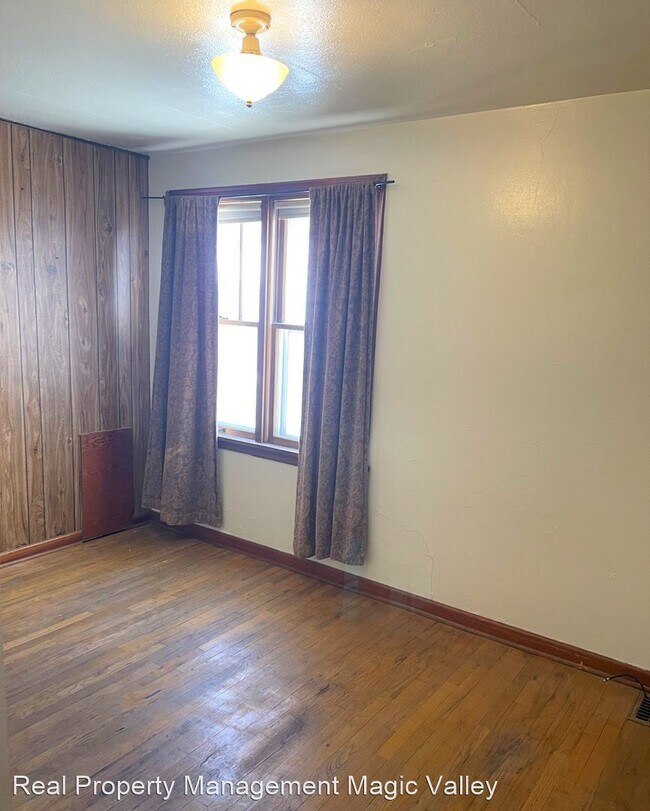 Photo - 1 br, 1 bath House - 129 Castleford St W