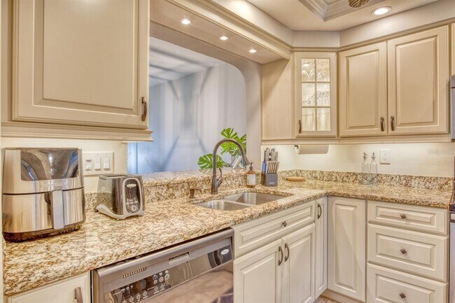 Photo - 5640 Golf Pointe Dr Unit 101