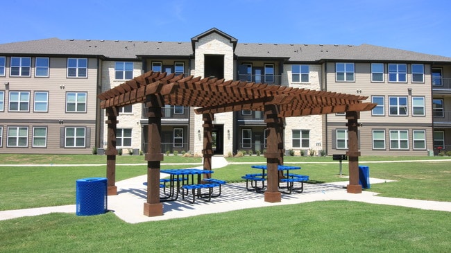 Reata West Apartments