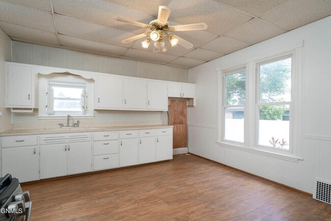 Building Photo - 1204 2nd St NW Rental