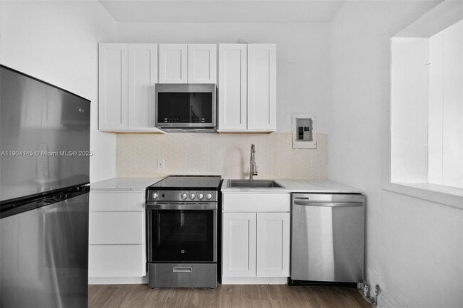 Photo - 2822 Pine Tree Dr Unit 5