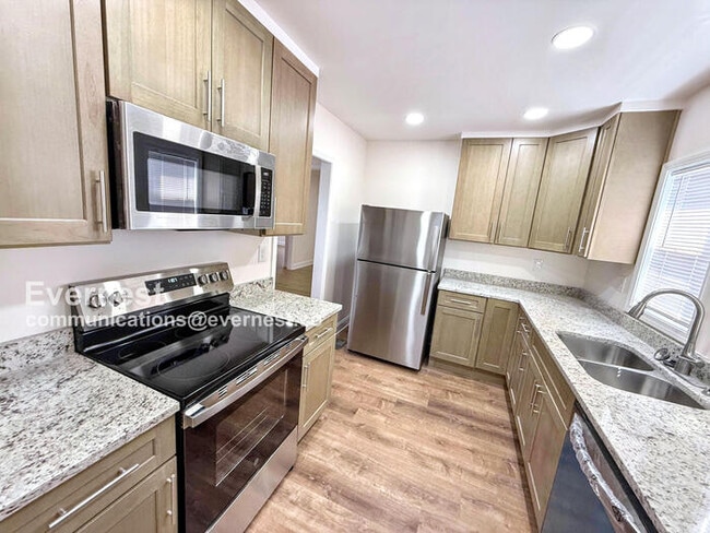 Photo - 831 4th Terrace W