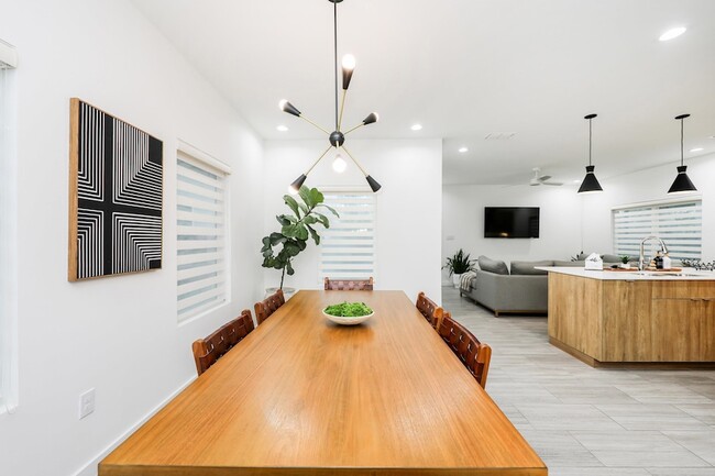 Photo - 425 Deer Path Lp