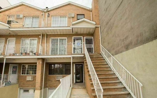 261 Tompkins Ave Unidad 2