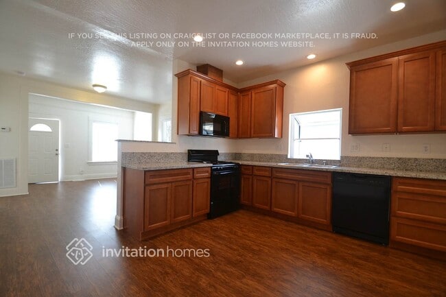 Photo - 622 W 13th St