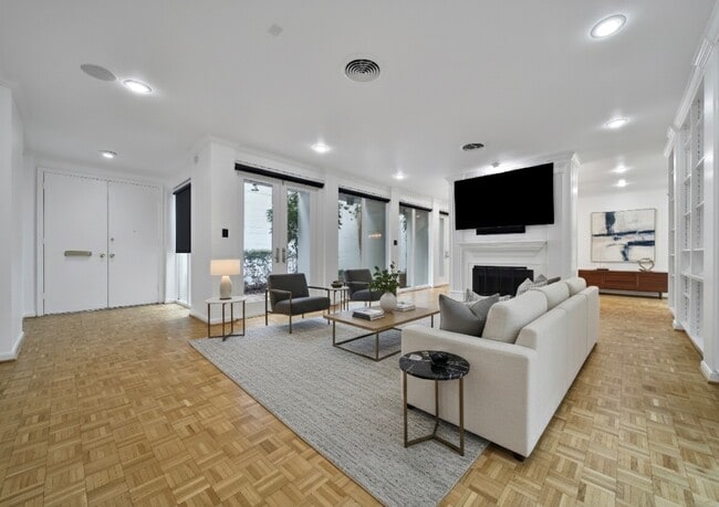 Building Photo - 33 River Hollow Ln