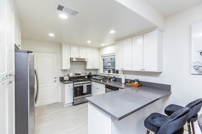 Newly Remodeled 5B4B. 2 mile from the Rose Parade!