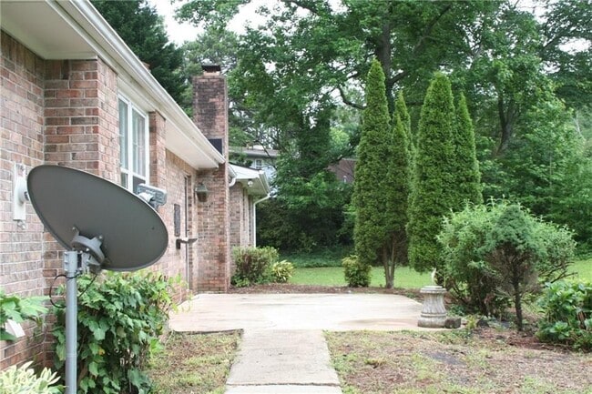 Photo - 2075 Pinewood Dr