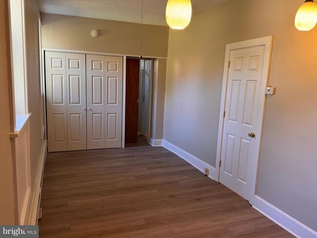 Photo - 339 W Chestnut St