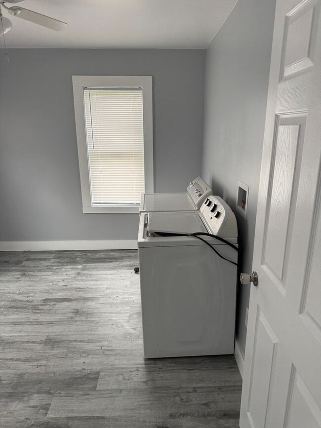 Photo - 2nd floor 2 bedroom 1 bath unit