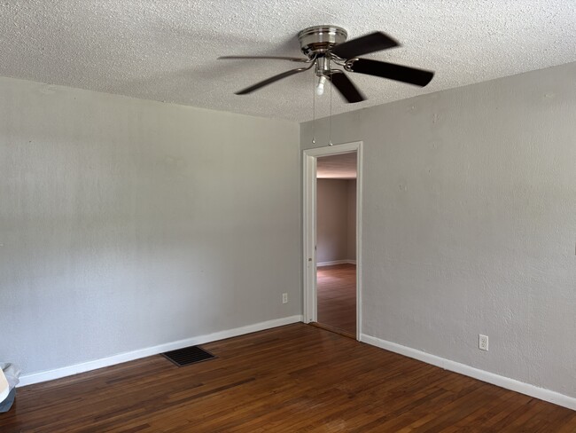 Photo - 610 N Kentucky Ave
