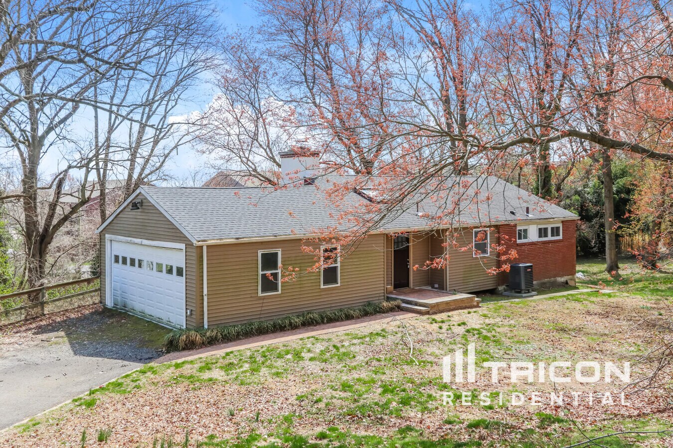 Photo - 408 Meadowhurst Ln House