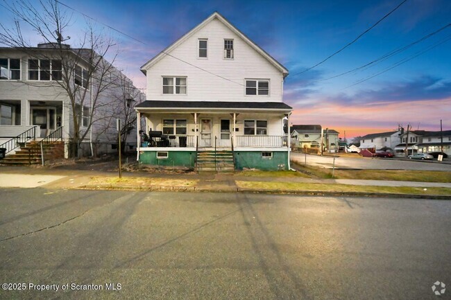 Building Photo - 535 N Franklin St Rental