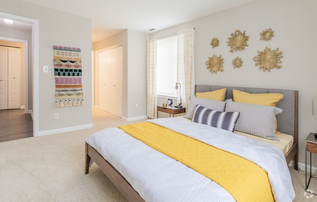 2 BR, 1 BA - 903 SF