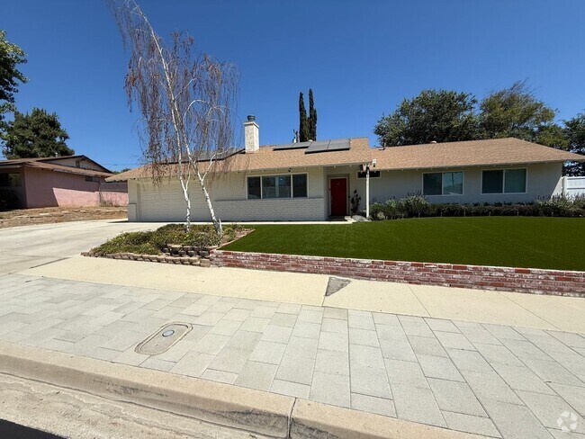Building Photo - First Time rental in desirable Simi Valley...