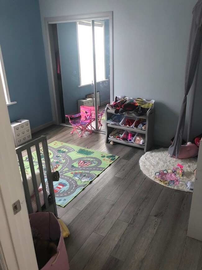 Photo - 221 F St SE