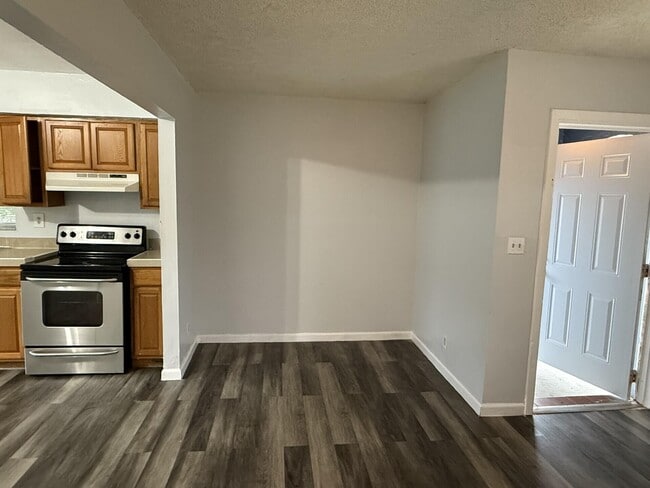 Photo - 1110 S H St