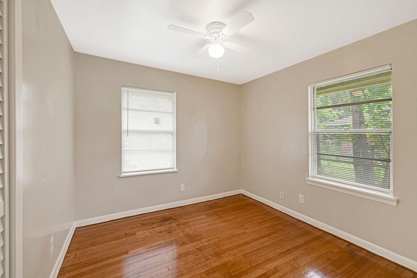 Photo - 4319 Howcher St