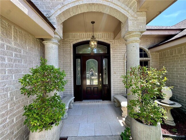 35 San Roman St