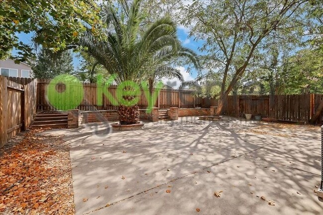 Building Photo - 7956 Robinson Dr