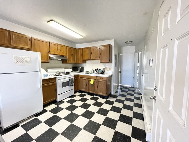Building Photo - 82 Hammond St Unit 4 Rental