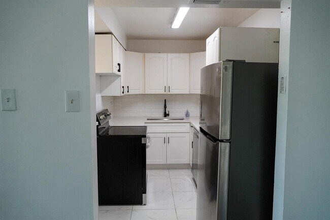 Photo - 3720 N Pine Island Rd Unidad 334