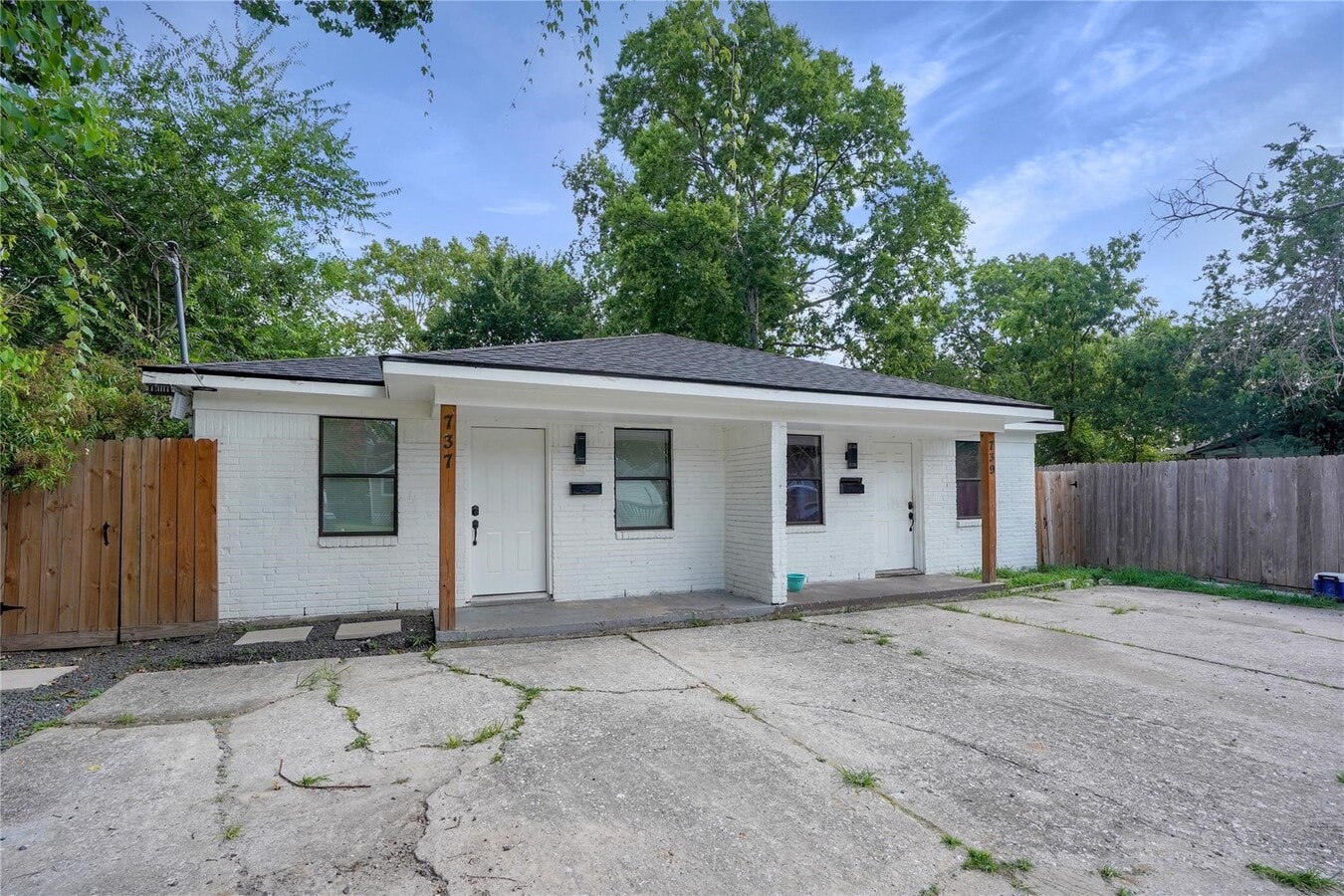 Photo - 739 Neyland St