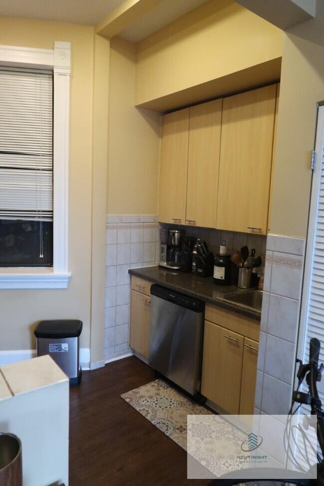 Photo - 1547 W Blackhawk St Unit 2C